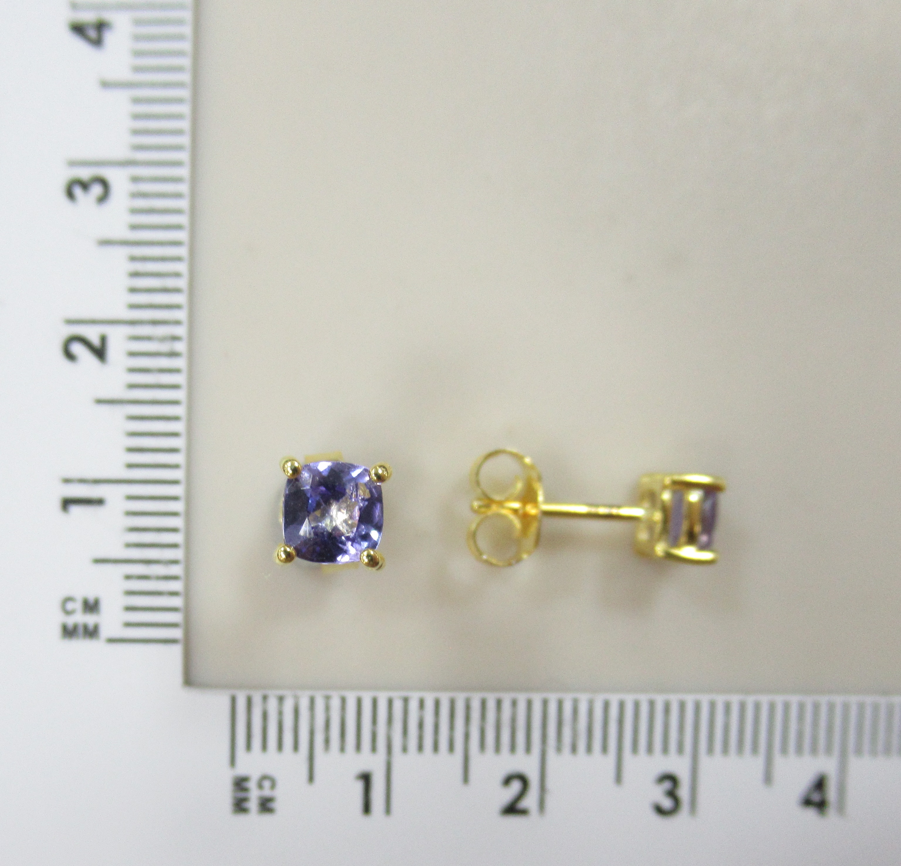 Серебряные серьги-пусеты с танзанитами